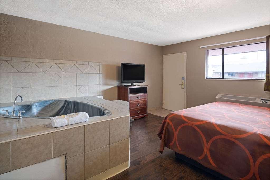 Rodeway Inn Youngstown Room photo