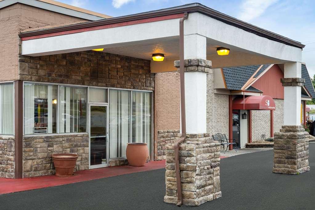Rodeway Inn Youngstown Exterior photo