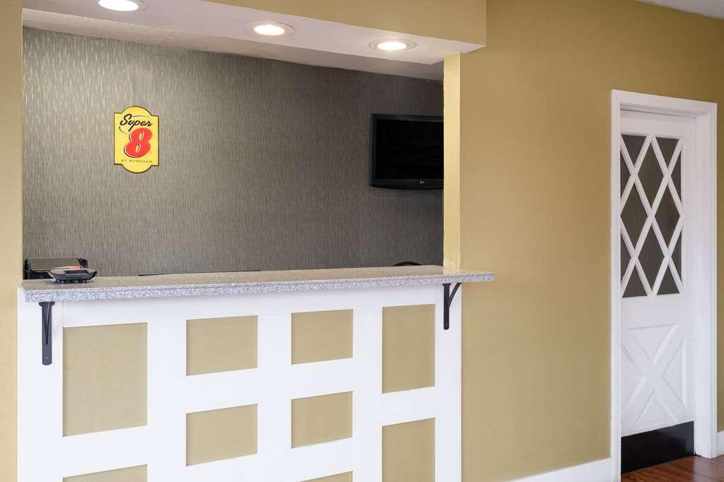 Rodeway Inn Youngstown Interior photo